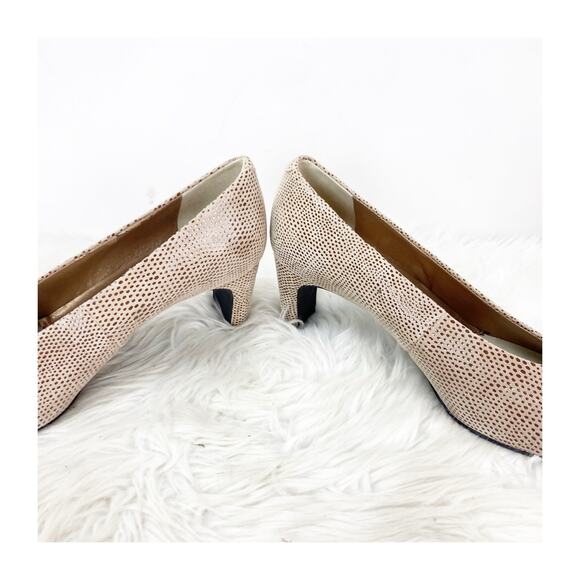 2/$30 VANELi Vintage Dayle 9 Taupe Womens Classic Embossed Leather Heeled Pump - Picture 10 of 16